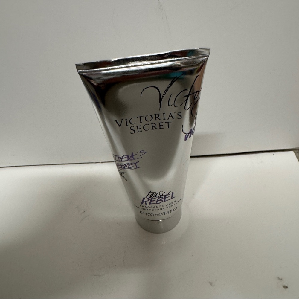 Victoria Secret Tease Rebel Fragrance Wash Gel 3.4 OZ